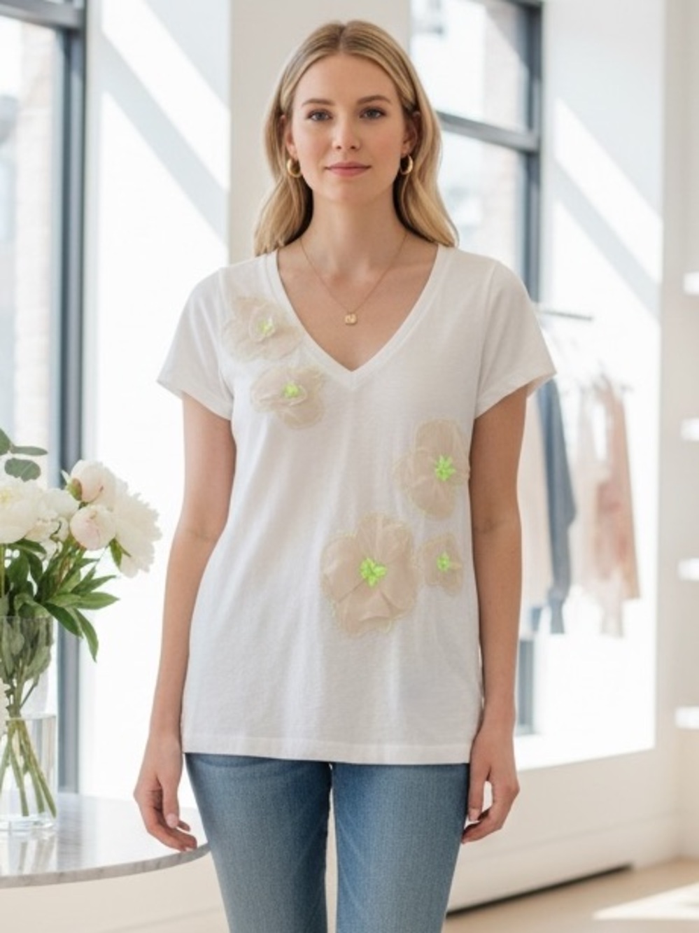 🌸 J.Crew White Floral Appliqué V-Neck Cotton Tee Size S